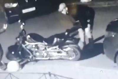 У жителя Кудрово угнали Harley-Davidson на тест-драйве, оставив в залог кирпичи – видео