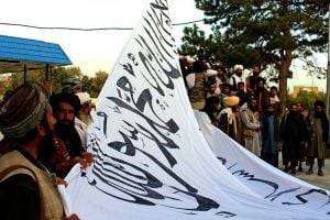 Временное правительство талибов: над президентским дворцом в Афганистанес поднят флаг