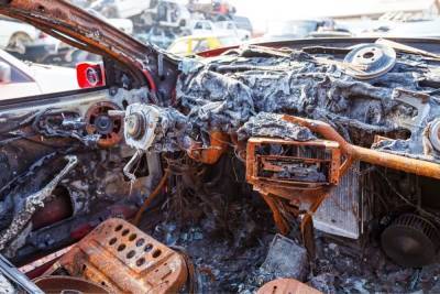 В Сертолово сгорел припаркованный у поликлиники автомобиль