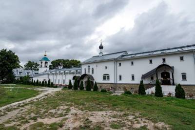 Работы по укреплению склона Снетогорского монастыря завершены на 60-70%