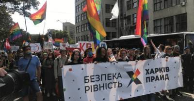 В Харькове две тысячи человек приняли участие в ЛГБТ-параде (фото, видео)