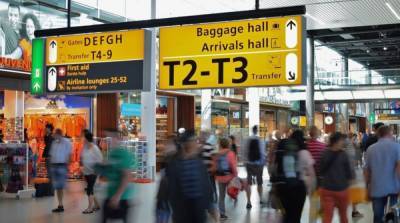 Брюссель ужесточает правила для невакцинированных путешественников