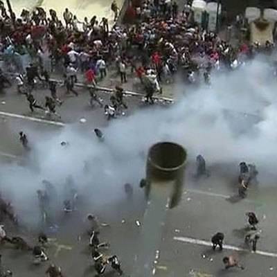 Греческая полиция применила слезоточивый газ и водомет для разгона демонстрантов