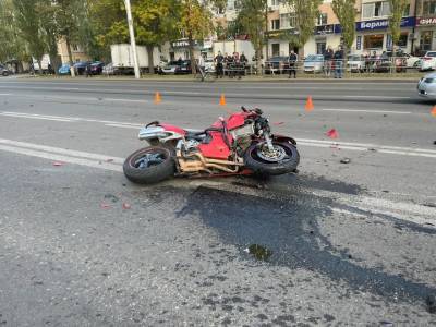 В Уфе на проспекте Октября разбился мотоциклист