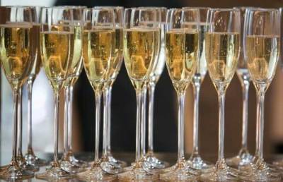 Комитет вин Шампани разрешил возобновить поставки шампанского в Россию