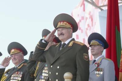 Лукашенко заявил о намерении закупить российское вооружение более чем на $1 млрд