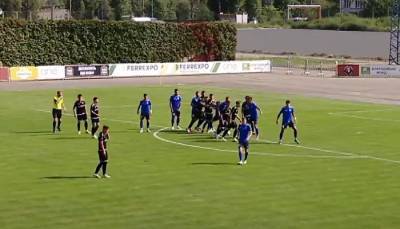 Арбитр не назначил пенальти в ворота Подолья за игру рукой Липовуза (видео)