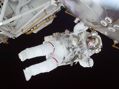 Астронавты покинули борт МКС для проведения монтажных работ