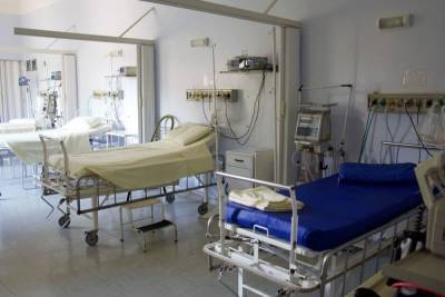 Более 40 петербуржцев скончались от коронавируса за сутки