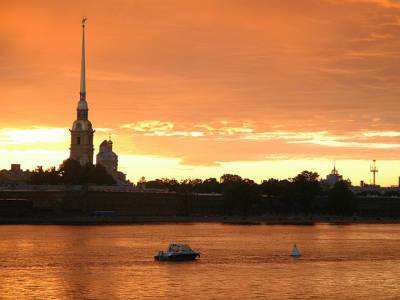 В Петербурге на Неве перевернулась лодка с пассажирами
