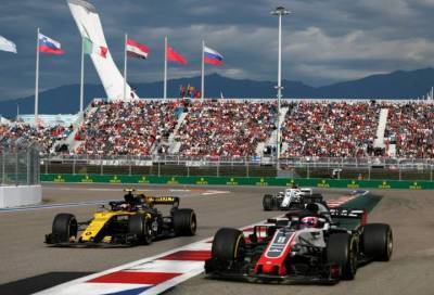Ферстаппена оштрафовали на старте Гран-при России за аварию с Хэмилтоном