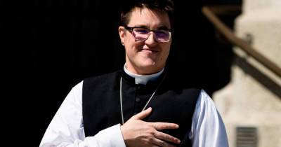 Трансгендер впервые стал епископом в церкви США