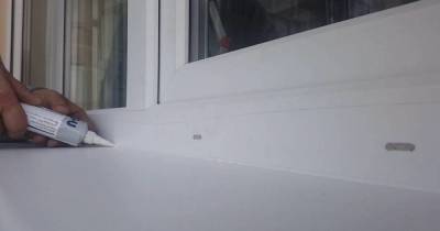 Как заделать шов между подоконником и пластиковым окном, чтобы он не трескался и не желтел