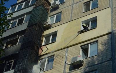 В Днепре пожар на балконе многоэтажки распространился на три квартиры