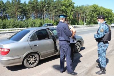Приставы арестовали пять автомобилей на въезде в Кемерово