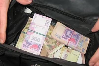 В Одесской области неизвестные вырвали у женщины сумки с 1 миллионом гривен
