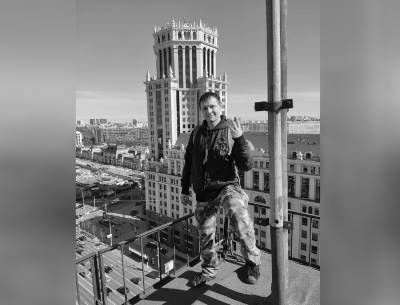 Погибшим при обрушении лестницы в заброшке в Москве оказался блогер Дима Верт