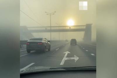 Дорогу из Екатеринбурга в Первоуральск заволокло дымом