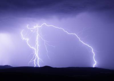 CNN: Ученые начали испытания мощного лазера для управления молниями