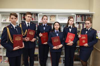 В Ульяновске будущие следователи организовали книжную выставку ко Дню памяти о жертвах фашизма