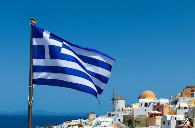 Власти Греции ввели новые ограничения для непривитых от коронавируса