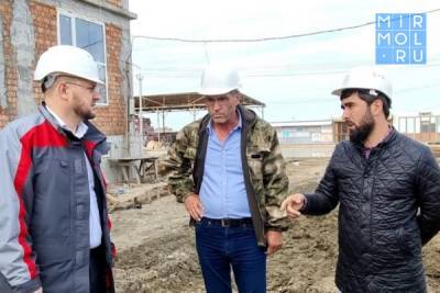 Салман Дадаев - В Махачкале строят новые школы для ликвидации «трехсменки» - mirmol.ru - Махачкала