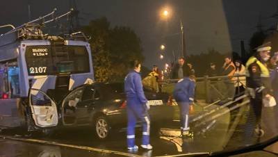Водитель Mercedes погиб в ДТП с троллейбусом на проспекте Маршала Блюхера
