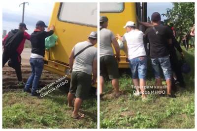 Маршрутка с пассажирами слетела с дороги вблизи Одессы: "Водитель хотел объехать пробку"