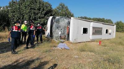 Туристический автобус попал в аварию в Турции: ранены 30 человек