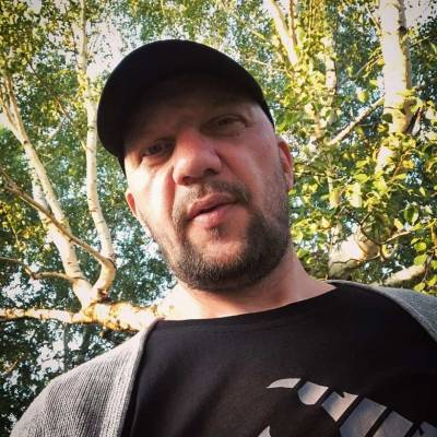 В Москве ранили из травматического пистолета основателя группы «25/17» Андрея «Бледного»