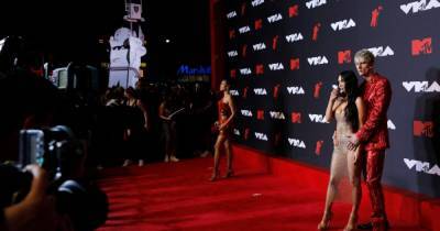 Меган Фокс появилась на красной дорожке MTV Video Music Awards в прозрачном платье