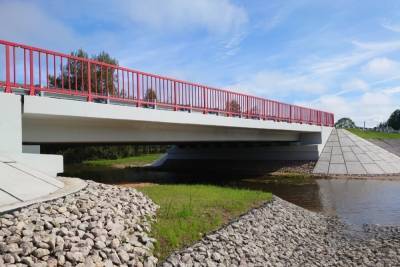 Капитальный ремонт моста завершили в Дедовичском районе
