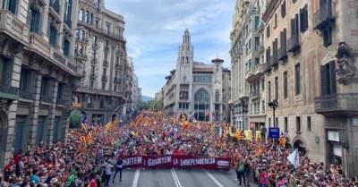 В Барселоне более 100 тысяч человек приняли участие в марше за независимость Каталонии