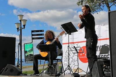 Музыканты дали бесплатные концерты в кальдере вулкана