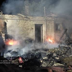 На территории частного дома в Бердянском районе произошел пожар. Фото