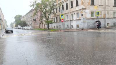 Власти Петербурга объявили режим повышенной готовности из-за непогоды