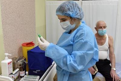 Более половины украинцев заявили о нежелании прививаться от коронавируса