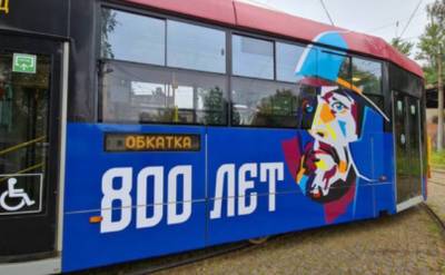 Трамвай с изображением Александра Невского увидели на дороге в Петербурге