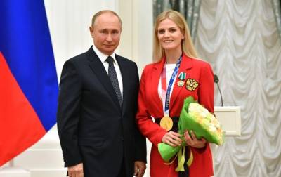 Украинская спортсменка-любительница РФ сделала фото с Путиным: «Я счастлива стоять рядом с вами»