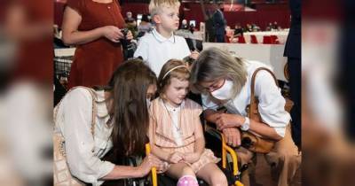 Шестирічна донька князя Монако Альбера та княгині Шарлін опинилася в інвалідному візку