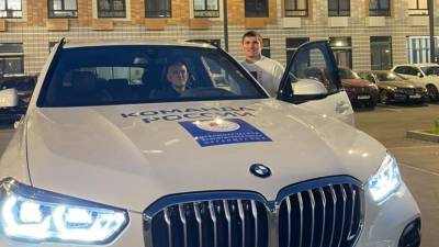 Евлоев подарил отцу BMW, полученный за победу на Олимпиаде в Токио
