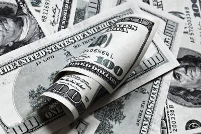 Биржа: доллар начал неделю с роста