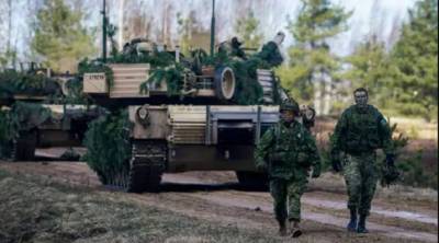 Трое военнослужащих НАТО пострадали во время учений в Латвии