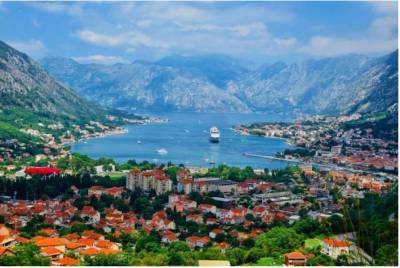 В Черногорию по новым правилам проще въехать невакцинированным иностранцам