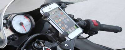 Apple просит пользователей iPhone не прикреплять смартфон к рулю мотоцикла