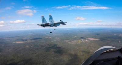 Экипажи ВКС России отработали бомбометание в рамках учений "Запад-2021". Видео