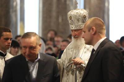 Патриарх Кирилл освятил колокольню в Петербурге