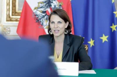 Австрийский министр: ЕС не позволит шантажировать себя мигрантами