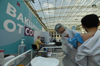 Россиянам предложили давать три выходных дня после каждого этапа вакцинации