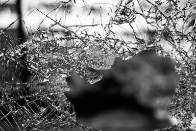 Автомобиль врезался в стелу в Тоншаевском районе: воитель погиб